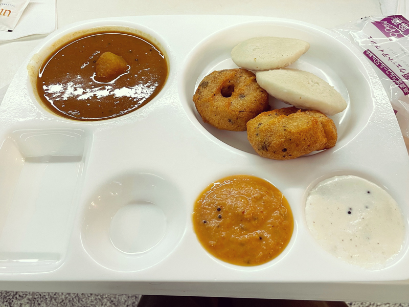 デリー空港の食事