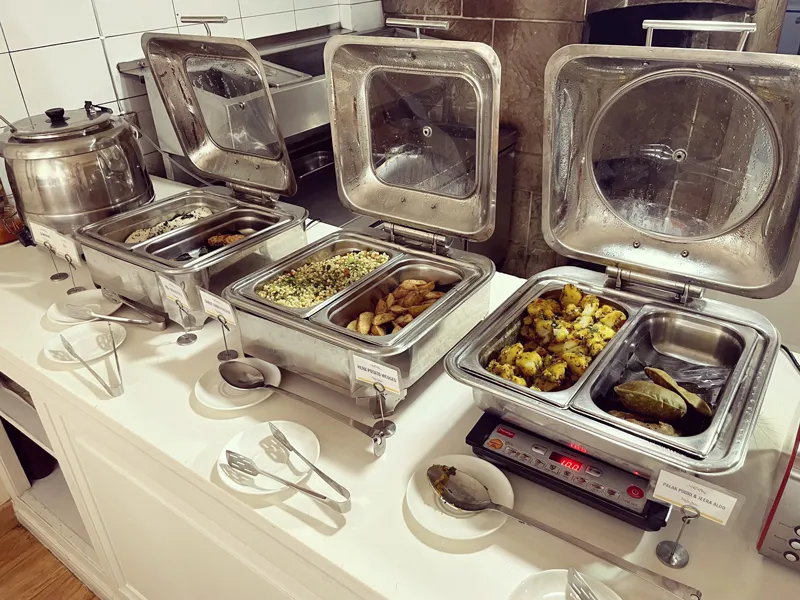 デリーのホテルブッフェ インド料理を楽しむ朝食