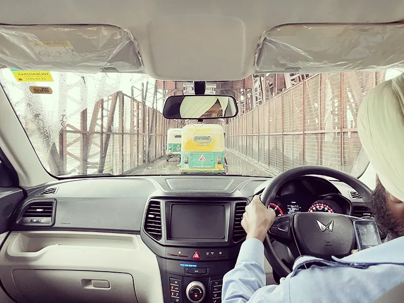 デリーからアグラへの一人旅 ドライブ中の車窓風景