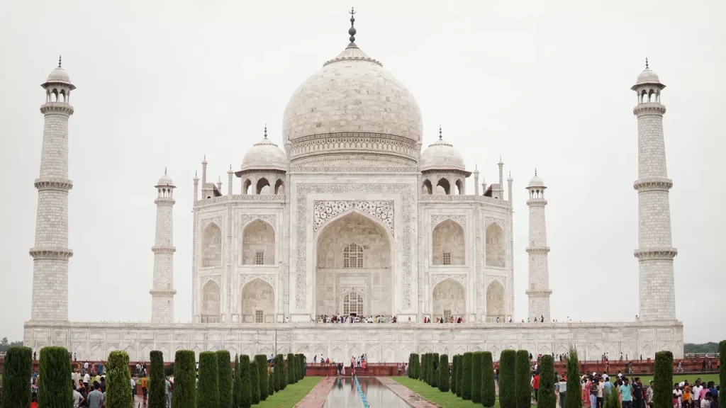 アグラ タージマハル 正面からの全景