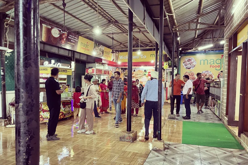 インドのサービスエリアの中