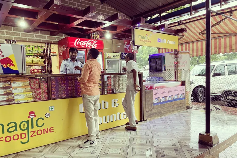 インドのサービスエリアの商店