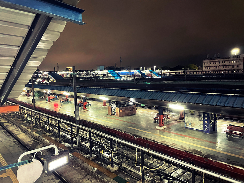 デリー駅構内の様子｜インド一人旅