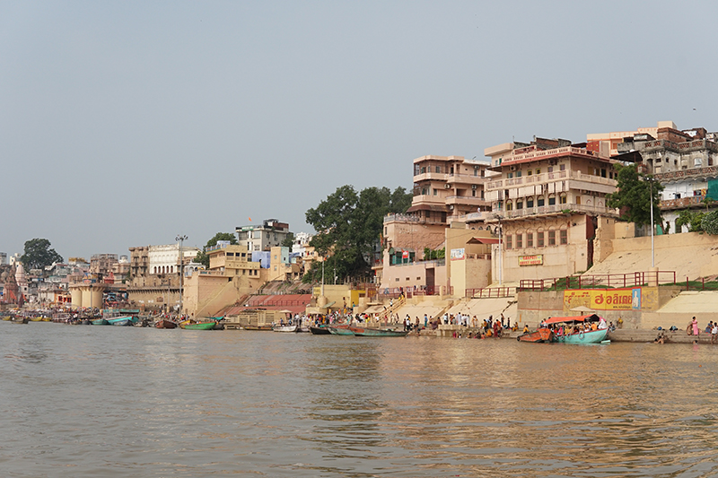 ガンジス川からの眺め02
