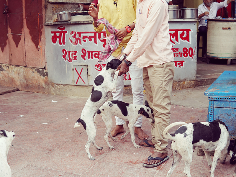炊き出しのお店の前にて