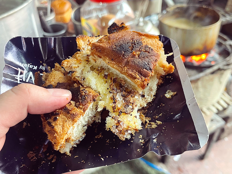 バラナシで食べたバターとザラメたっぷりのブリオッシュ