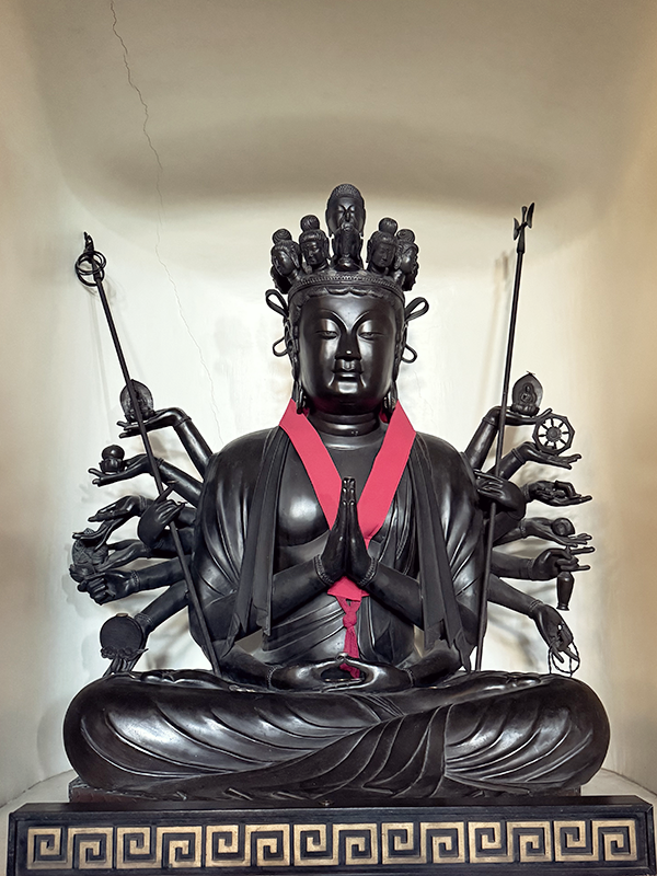 越前大仏 黒い小さな大仏 壁面展示