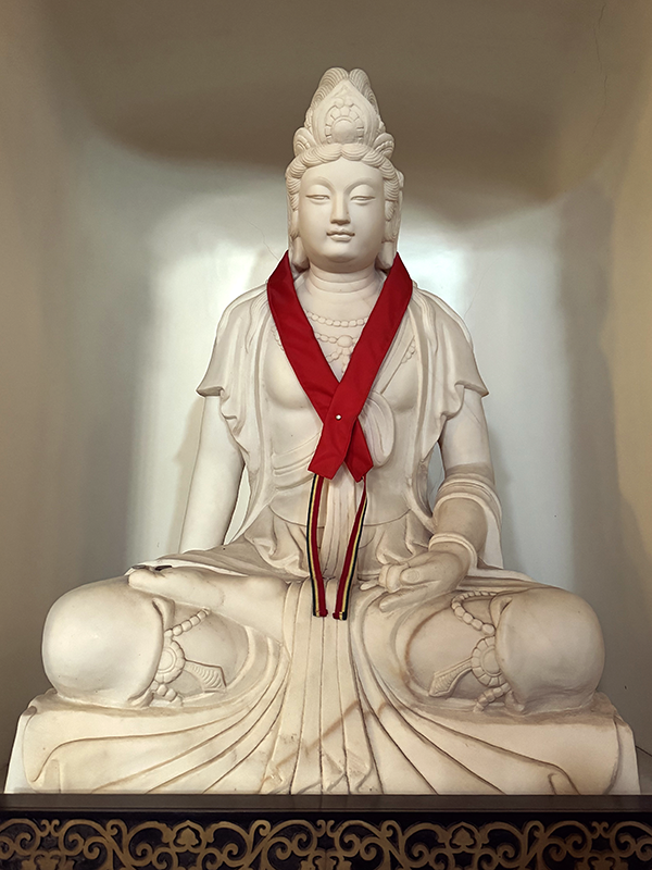 越前大仏 白い小さな大仏 壁面展示