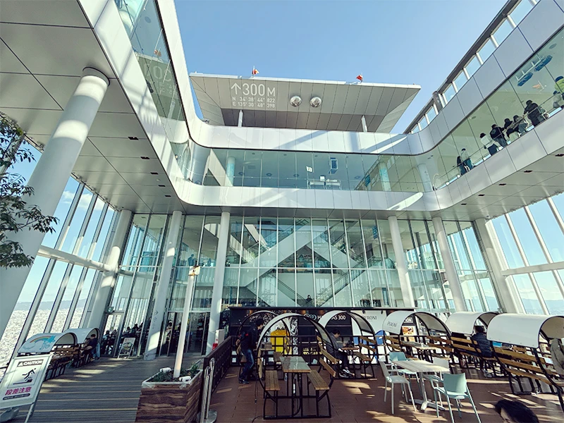 あべのハルカス｜skyガーデンよりヘリポートを見上げた眺め